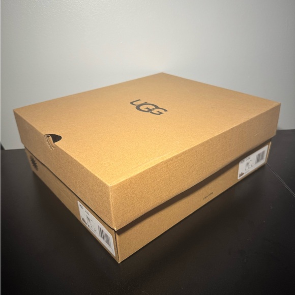 UGG lowmel sand size 11 Women - Picture 6 of 7